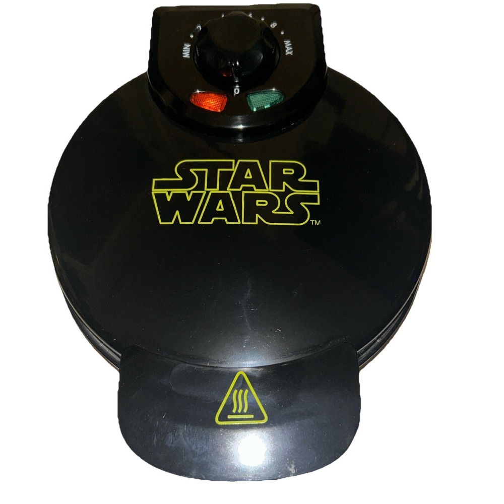 Star Wars- Darth Vader Waffle Iron Maker Machine Disney - 900W WM-SRW-RD-VAD